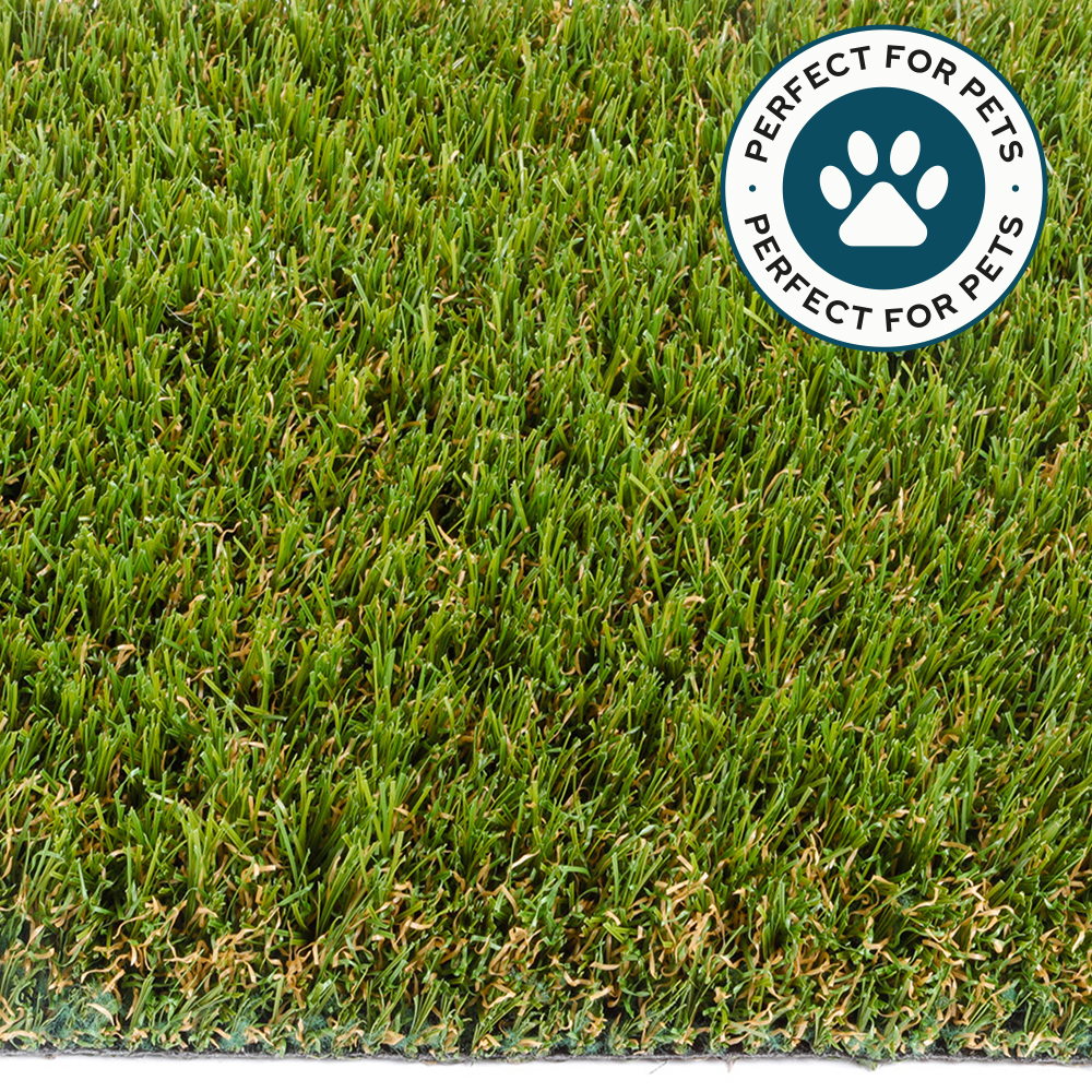 does artificial grass smell with dogs